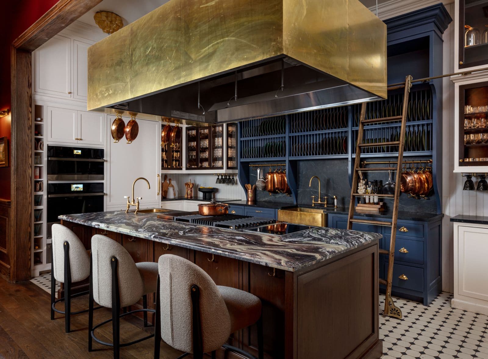 Grand Kitchen